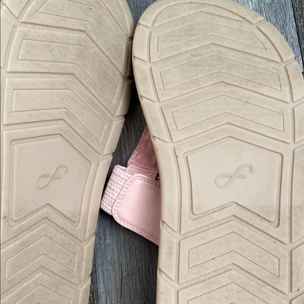 Pink and Tan Flip-Flop Sandals with Quilted T-Strap